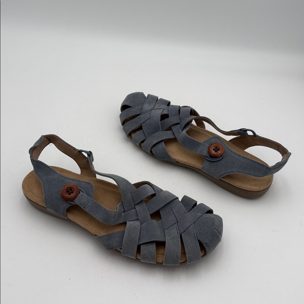 Earth Gray Women fisherman Sandal Button Detail 11M suede casual beach vacation